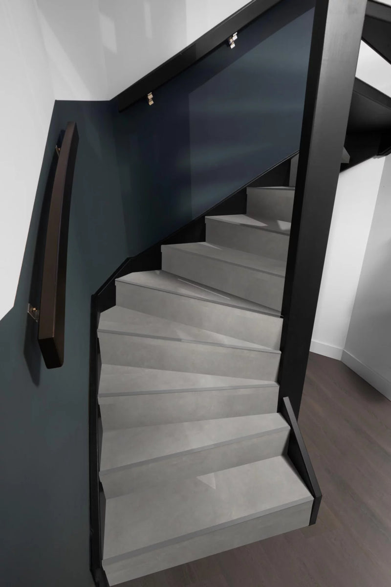 Floorlife Traptreden Set PVC Victoria Light Grey – kleurimpressie op een trap