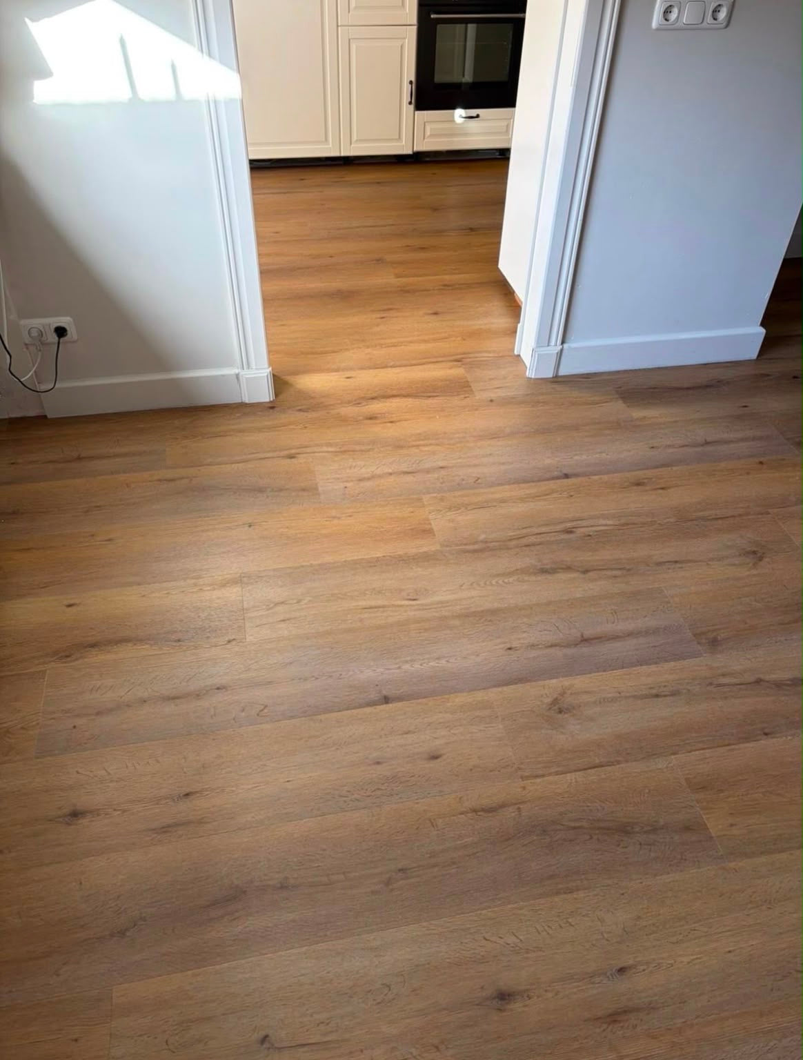 Click PVC rechte plank Floorlife vanuit de woonkamer
